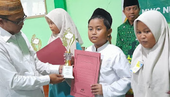 Delegasi MI dan MTs Miftahul Ulum Sabet Juara Olimpiade ASWAJA