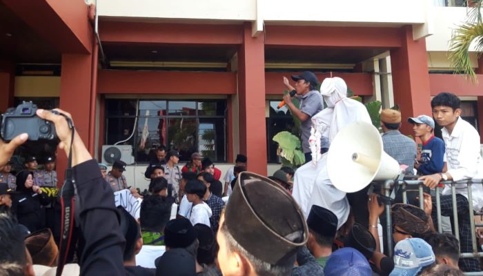 Demo Garda Raya: Plt Kadinkes dan KB Sumenep Pengecut