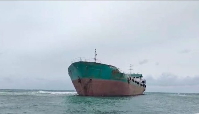 Kapal Tangker Seroja 3 Kandas di Perairan Kangean