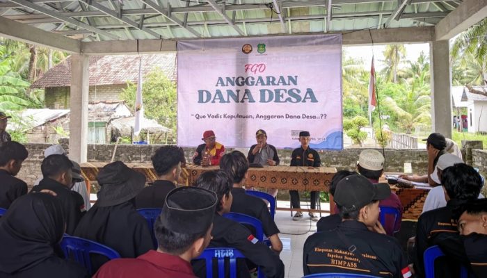Camat Sapeken Sosialisasikan Regulasi ADD dan DD di Acara HIMPASS Mengabdi ke-6