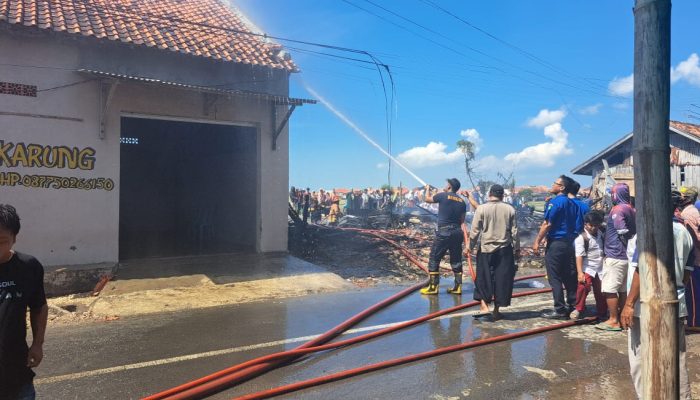 Sebanyak 3 Gudang Kayu Terbakar di Pinggir Papas