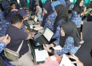 Guru SMKN 1 Sumenep Kompak Aktivasi Identitas Kependudukan Digital