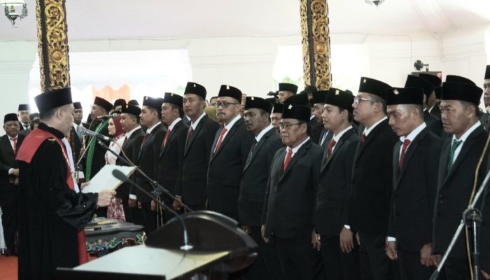 Anggota DPRD Sumenep Resmi dilantik, Bupati Fauzi: Sinergitas antara Pemkab dan DPRD Harus Terus Terjalin