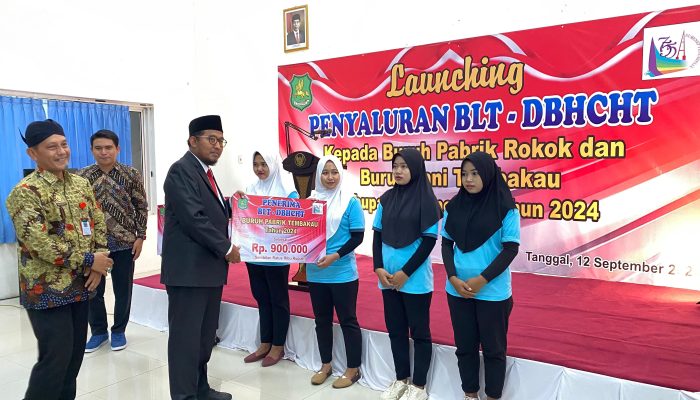 Pemkab Sumenep Salurkan BLT DBHCHT 2024 kepada Buruh Pabrik Rokok