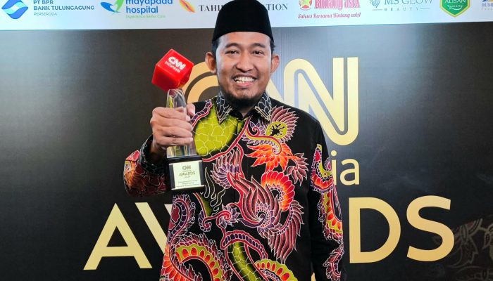 Sukses Promosi Potensi 332 Desa, Bupati Achmad Fauzi Dapat Penghargaan