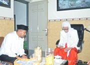 Pengasuh Ponpes Lirboyo Berikan Nasihat kepada Achmad Fauzi Wongsojudo