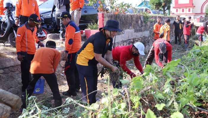 Cegah Banjir Saat Musim Hujan, Polres Sumenep bersama Instansi Terkait Bersihkan Saluran Air