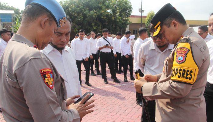 Antisipasi Judi Online, Kapolres Sumenep Cek Ponsel Para Anggota