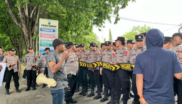 Desakan Hukum untuk Kasus Pengeroyokan, GERMA Gelar Aksi di Polres Sumenep