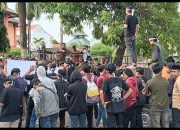 Aksi Mahasiswa: Pokoknya BK DPRD Sumenep Wajib Berhentikan BEI