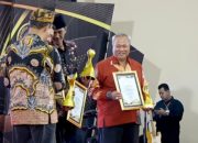 Kepala SMKN 1 Sumenep, Raih Penghargaan Kepala Sekolah Favorit III pada Madura Award 2024
