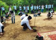 Komitmen pada Ekologi, Universitas dan SMA Annuqayah Tanam 250 Bibit Mahoni di Hutan Kampus