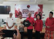 Said Abdullah berikan Bantuan Sepeda Motor kepada Guru SMA Putra Bangsa Kangean