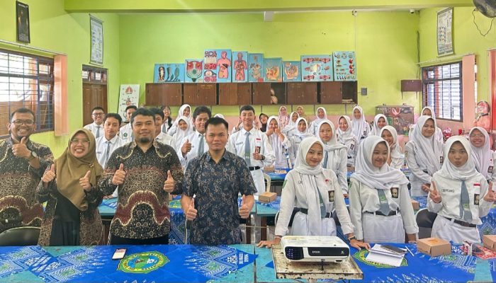 Dosen UMM Latih Keterampilan Abad ke-21 Siswa melalui Karya Ilmiah