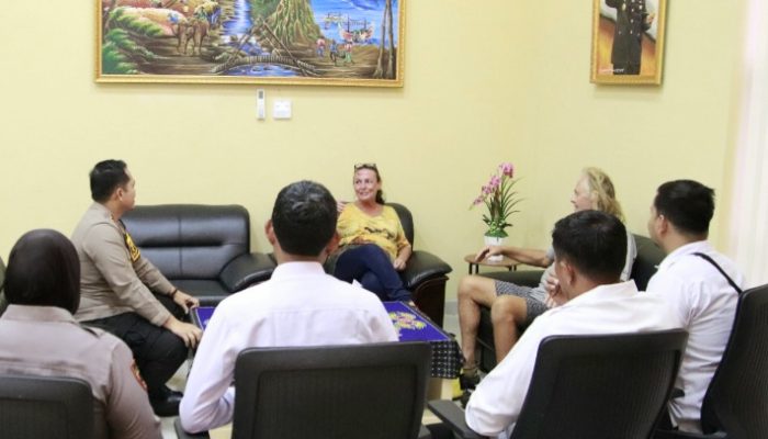 WNA Australia Terdampar di Perairan Sumenep, Kapolres Jamin Keamanan dan Berikan Dukungan Moril