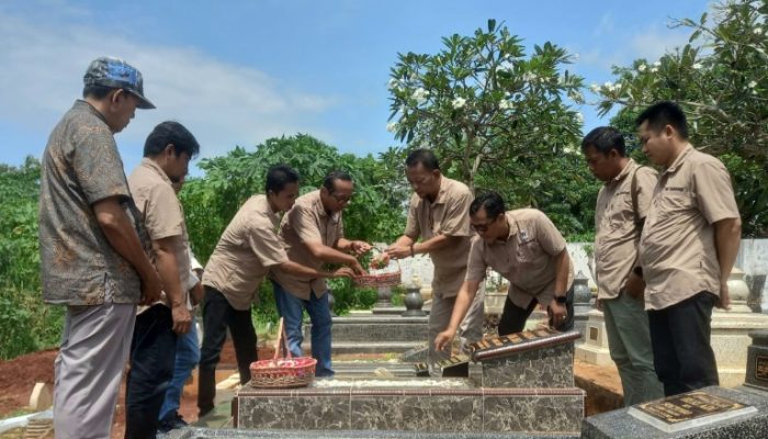 Menuju HPN 2025, PWI Sumenep Melaksanakan Ziarah Pers