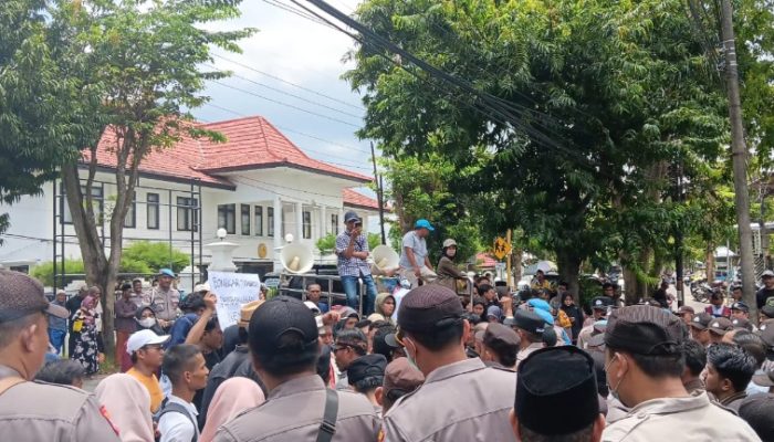 Unjuk Rasa Membongkar Tragedi Pembunuhan Neneng: Tuntutan JPU dinilai Mengistimewakan Pelaku