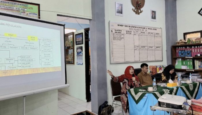 Tim Dosen PBIO-UMM Bimbing Guru SMP Muhasa Malang Perihal Pemanfaatan AI