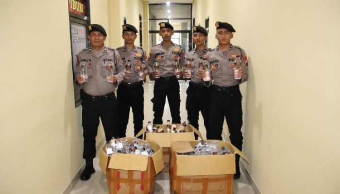 Polres Sumenep Amankan 271 Botol Miras Ilegal di Kecamatan Bluto