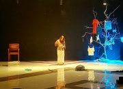 Menunggu Buka Puasa dengan Lakon Dunia Perempuan Gila