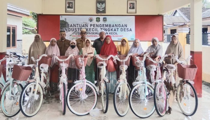 Pemdes Pagerungan Kecil Dukung Industri Kecil melalui Bantuan Sepeda untuk Pedagang Keliling