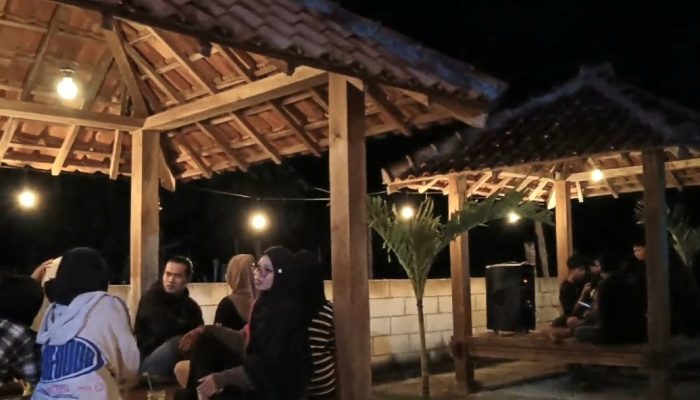 Coffeshop Bumdes Panji Suri, Tempat Nongkrong Favorit Anak Muda Pulau Sepanjang