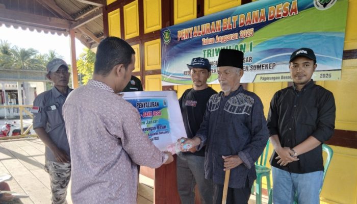 Pemdes Pagerungan Besar Salurkan BLT Dana Desa Triwulan Pertama Tahun 2025 kepada 32 KPM