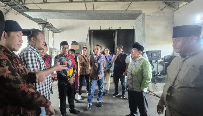 Mulai Bulan Mei Warga Giliraja Nikmati Listrik 12 Jam Sehari