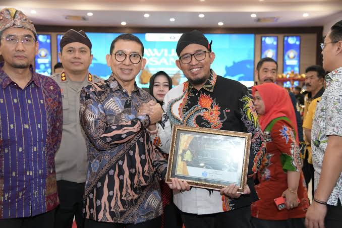 Bupati Sumenep Raih Penghargaan Tokoh Inspiratif di Ajang Internasional Keris Fest 2025