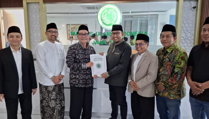 Bupati Sumenep Terima SK MUI Jatim, Siap Berkhidmat Meski di Tengah Kesibukan