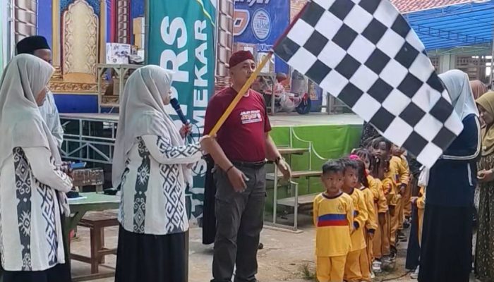 Meriah! Jalan-Jalan Sehat IKBAD Semarakkan HIDAR Ke-57 Madrasah Darul Ulum