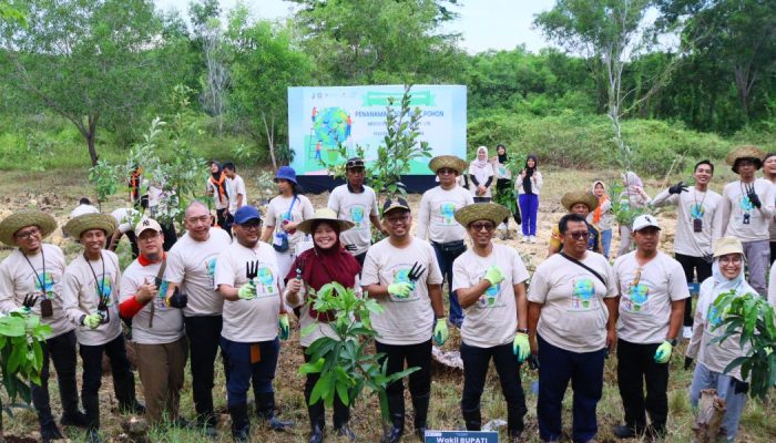SKK Migas-Medco Energi dan Poltera Tanam 300 Pohon di Sampang, Wabup Apresiasi Kolaborasi Lingkungan