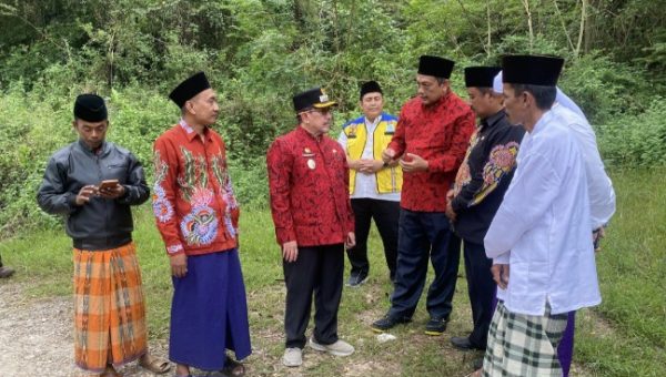 Wabup Sumenep Tinjau Jalan Rusak di Minomih, Begini Hasilnya