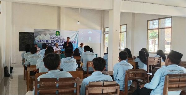 Disbudporapar Sumenep Dorong Santri Jadi Wirausahawan Lewat Produk Unggulan Lokal