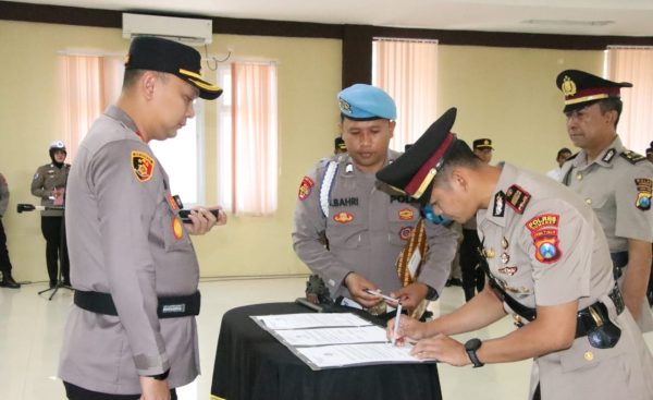 Kapolres Sumenep Pimpin Sertijab Kapolsek Lenteng, Tegaskan Komitmen Profesionalisme Polri