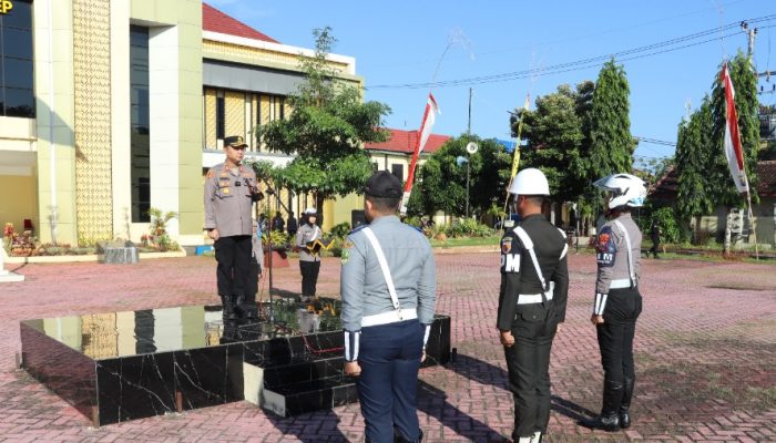 Apel Gelar Pasukan Operasi Patuh Semeru 2025, Kapolres Sumenep Tegaskan Pentingnya Disiplin Berlalu Lintas