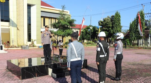 Apel Gelar Pasukan Operasi Patuh Semeru 2025, Kapolres Sumenep Tegaskan Pentingnya Disiplin Berlalu Lintas