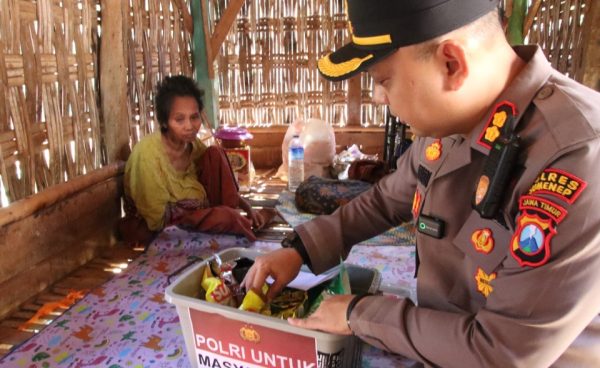 Kapolres Sumenep Dekat dengan Warga Melalui Silaturahmi dan Bakti Sosial di Dasuk