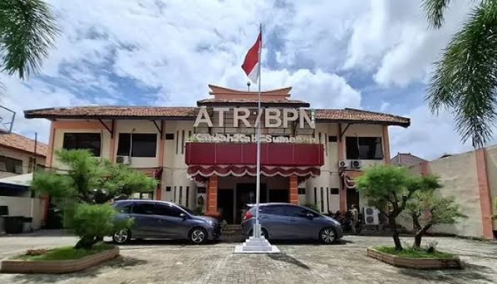 Polda Jatim Geledah Kantor BPN Sumenep, Usut Dugaan Pemalsuan SHM di Kawasan Laut Pantai Gersik Putih