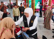Gubernur Khofifah Ingatkan Warga Sumenep: “Bansos Jangan Dipakai Judol, Gunakan untuk Hal yang Manfaat dan Barokah”