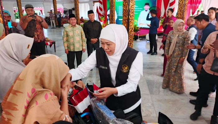 Gubernur Khofifah Ingatkan Warga Sumenep: “Bansos Jangan Dipakai Judol, Gunakan untuk Hal yang Manfaat dan Barokah”