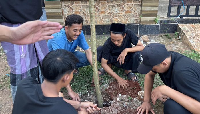 Mahasiswa KKN UPI Sumenep Luncurkan “Gerakan Hijau” di Desa Romben Rana