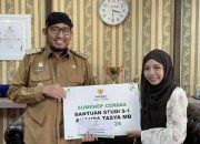 Bupati Achmad Fauzi Salurkan Beasiswa kepada Mahasiswa Asal Sumenep