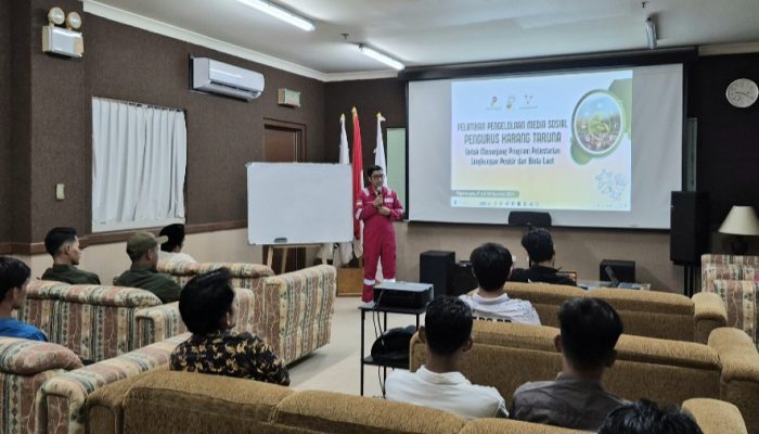 SKK Migas-KEI Target Karang Taruna Pagerungan dan Sadulang Cakap Kelola Media Sosial Lewat Pelatihan