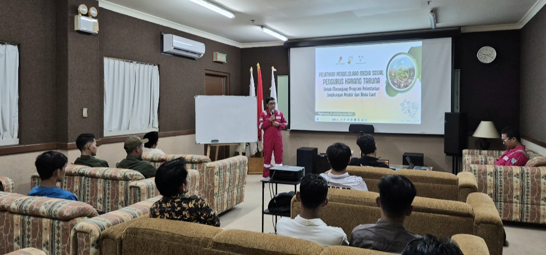 SKK Migas-KEI Target Karang Taruna Pagerungan dan Sadulang Cakap Kelola Media Sosial Lewat Pelatihan