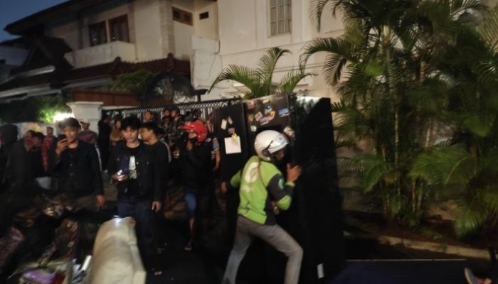 Hikmah Umar bin Khattab dan Penjarahan Rumah DPR dalam Persepktif Kausalitas