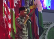 Ketua PMII Unisma Baca Puisi di Malam Puncak Oshika Maba