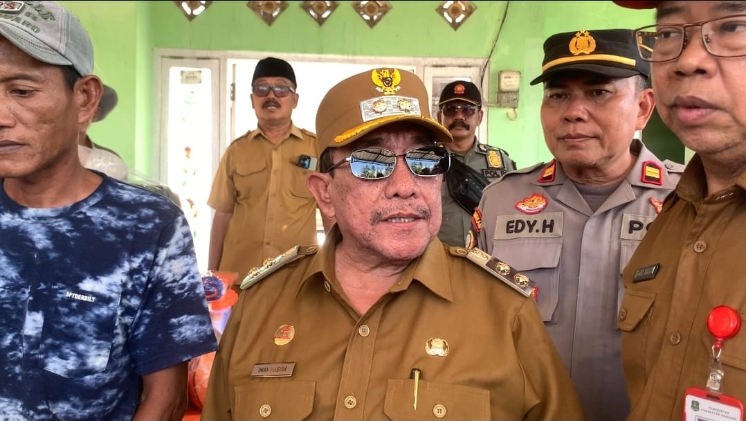 Wabup Sumenep Salurkan Bantuan Kepada Warga yang Rumahnya Terbakar di Desa Juluk