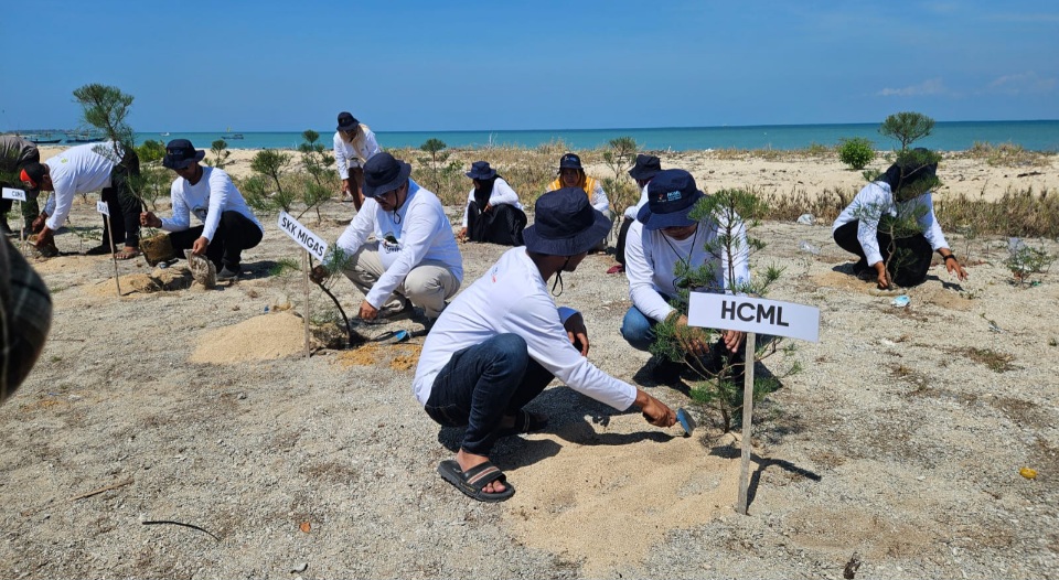 SKK Migas–HCML Tanam 2.000 Cemara Udang di Gili Raja Sumenep, Dorong Ekowisata dan Pelestarian Pesisir