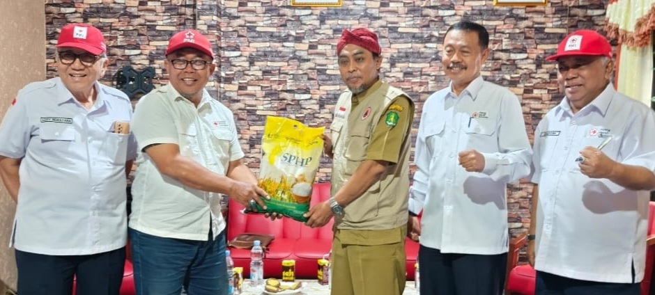 PMI Jawa Timur Salurkan Bantuan untuk Warga Terdampak Gempa di Sumenep